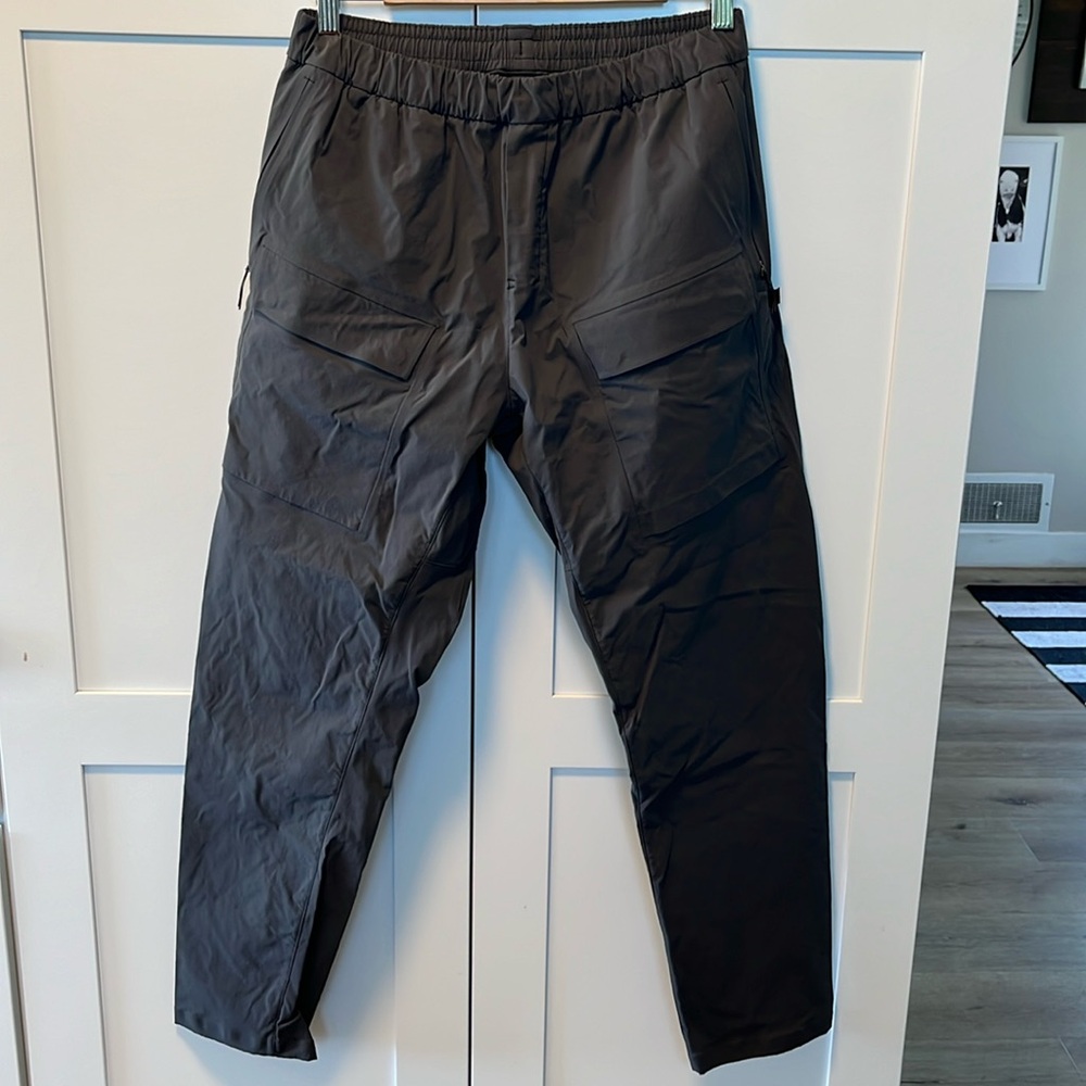 Lululemon Men’s Casual Pants w/ Cargo Pockets